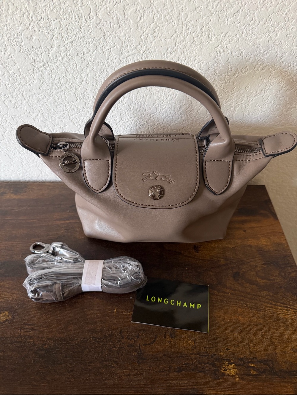 Longchamp LE PLIAGE XTRA XS HANDBAG
Turtledove - Leather Like New - Picture 3 of 12